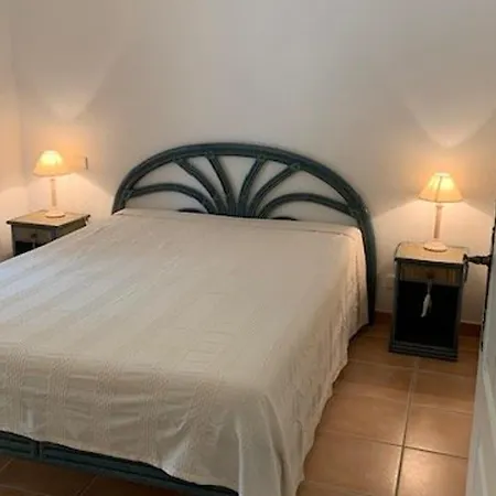 T3 Avec Grand Jardin Prive, Climatisation Et Parking - Fr-1-100-205 *